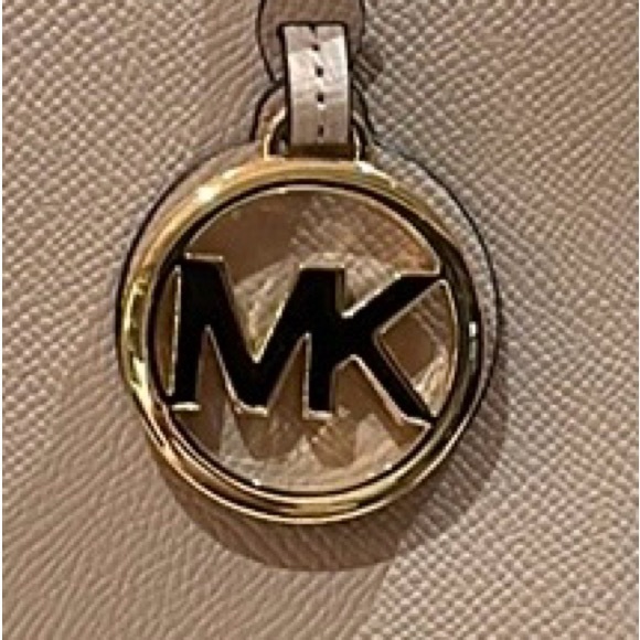 Authentic Michael Kors Voyager Medium Crossgrain Leather Tote in Blush, EUC - Picture 9 of 16